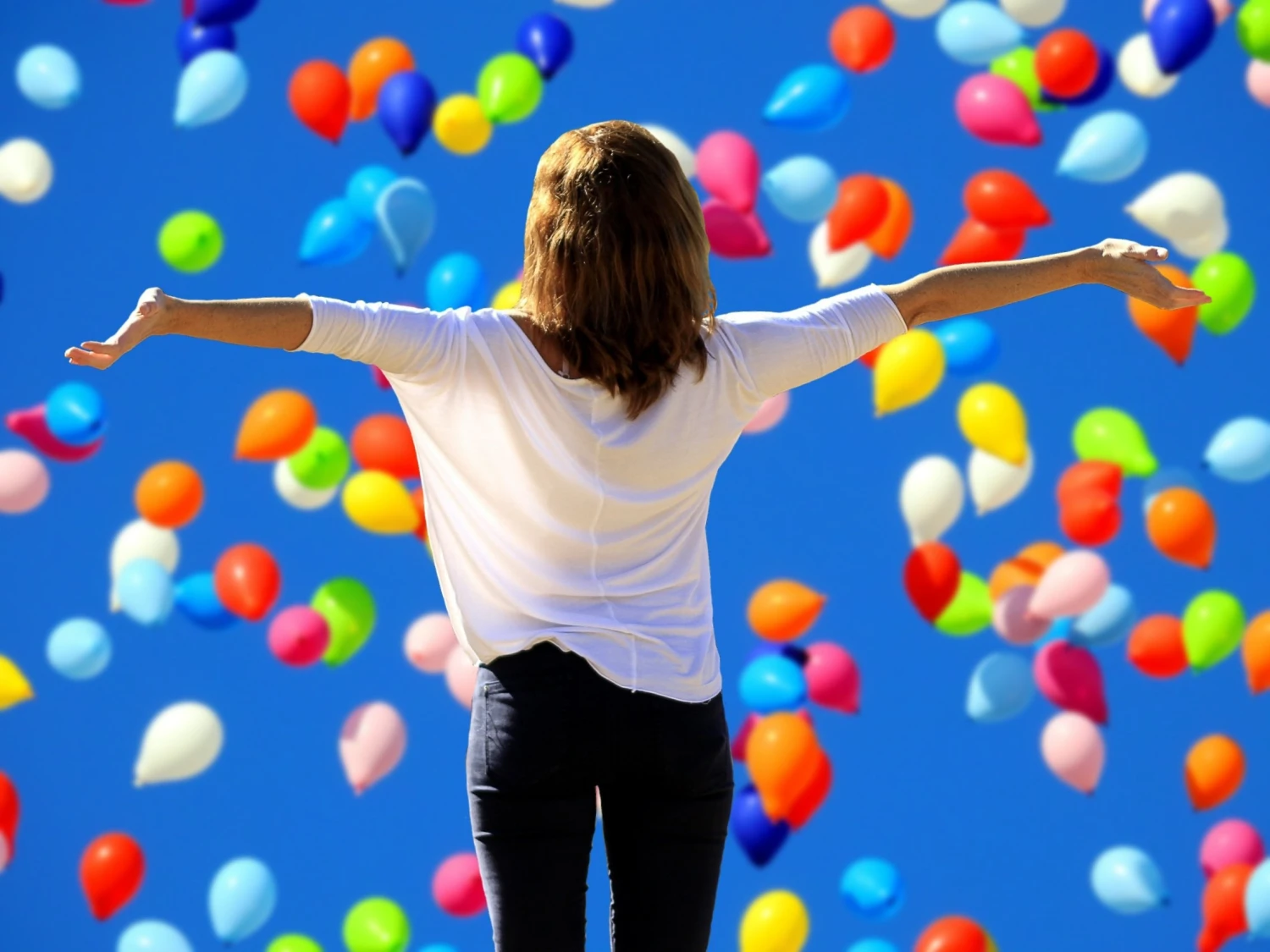 Mädchen mit Luftballons überall von Achtsamkeitstraining